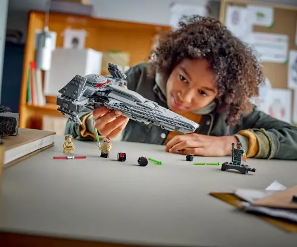 Best Toys for Star Wars Fans: Lego Darth Maul Sith Infiltrator Review
